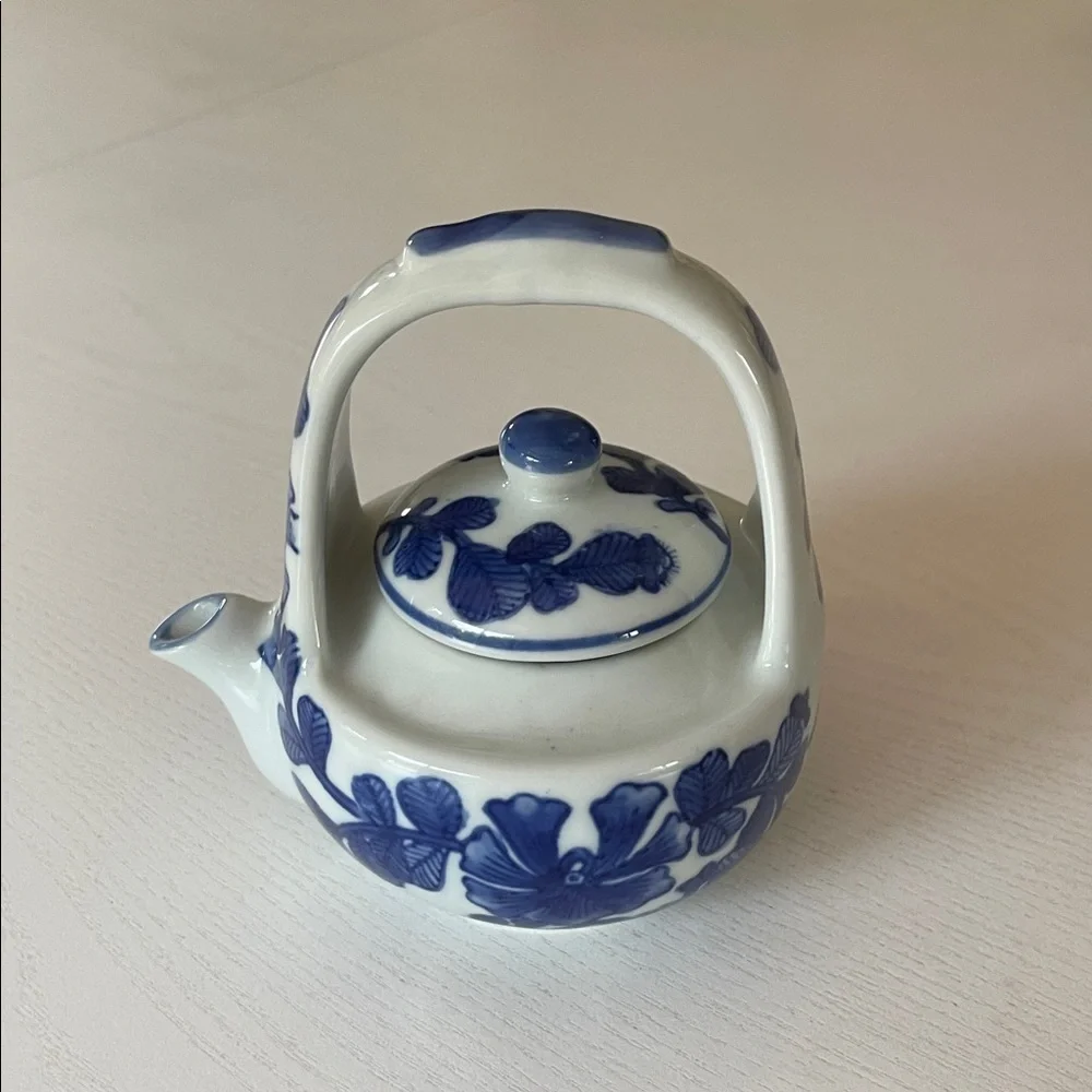Chinese Porcelain Teapot, Blue and White Florals